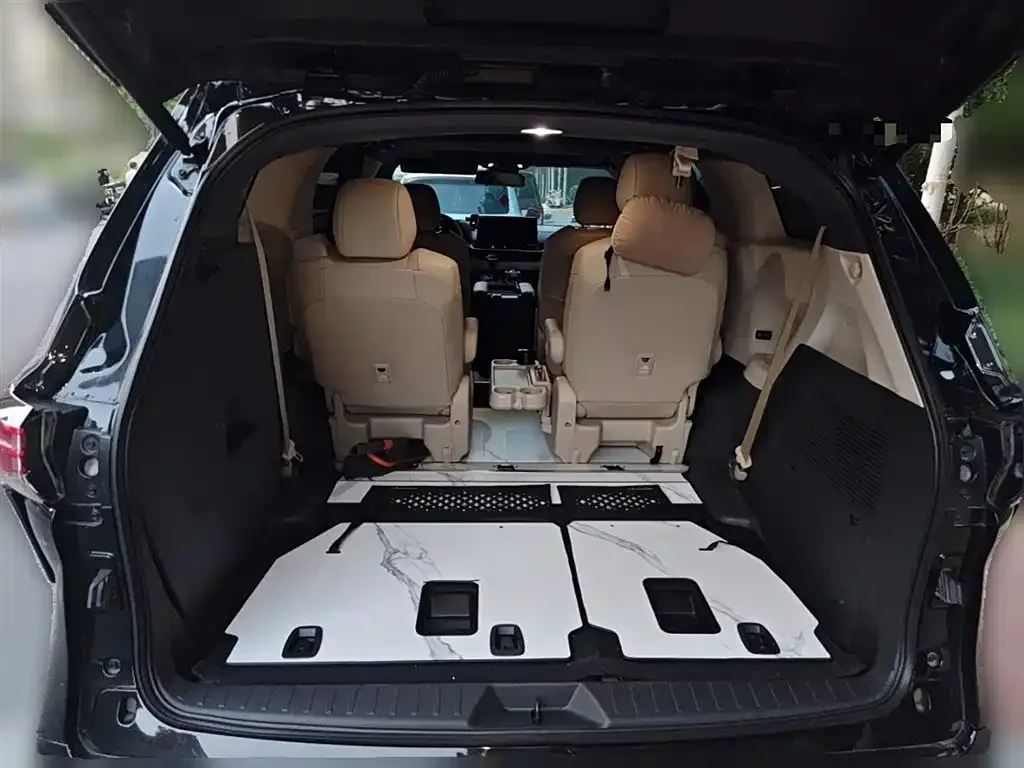Toyota Granvia — фото 10