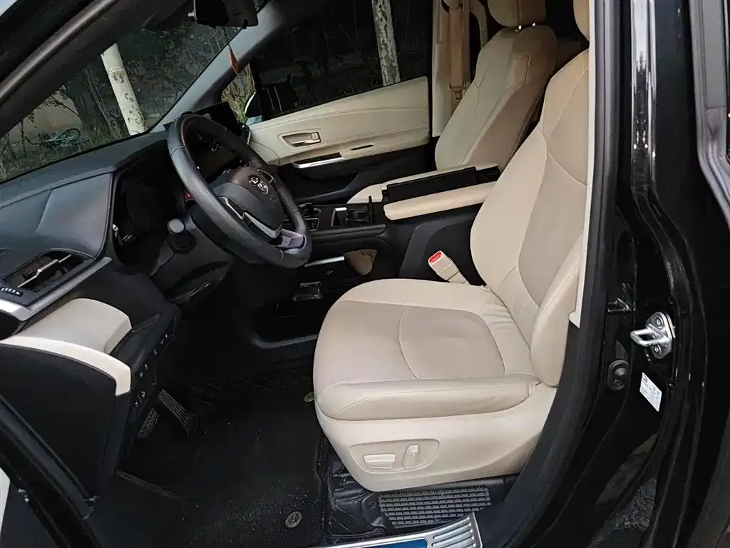 Toyota Granvia — фото 8