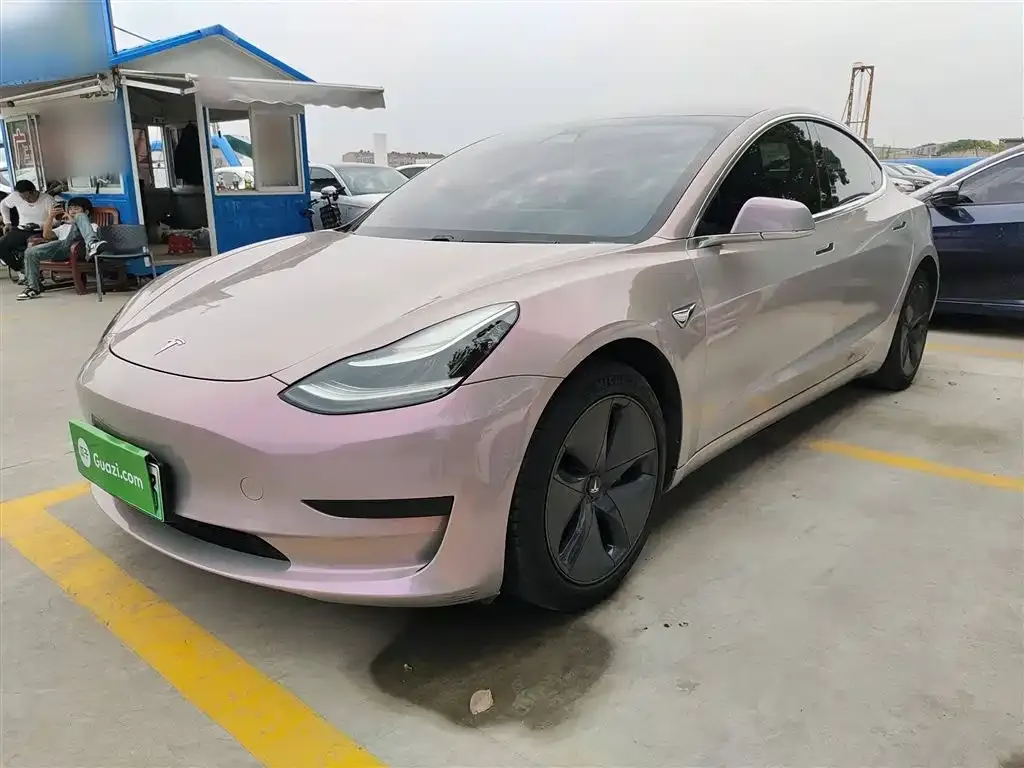 Tesla Model 3 — фото 1