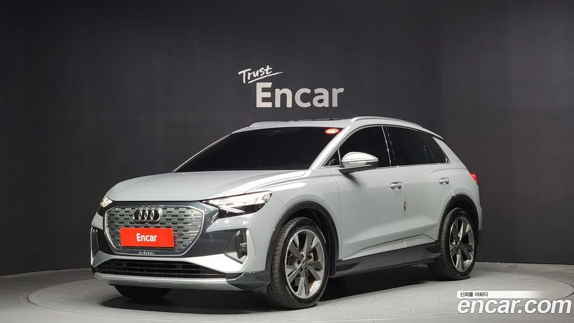 Audi Q4 e-tron — фото 1