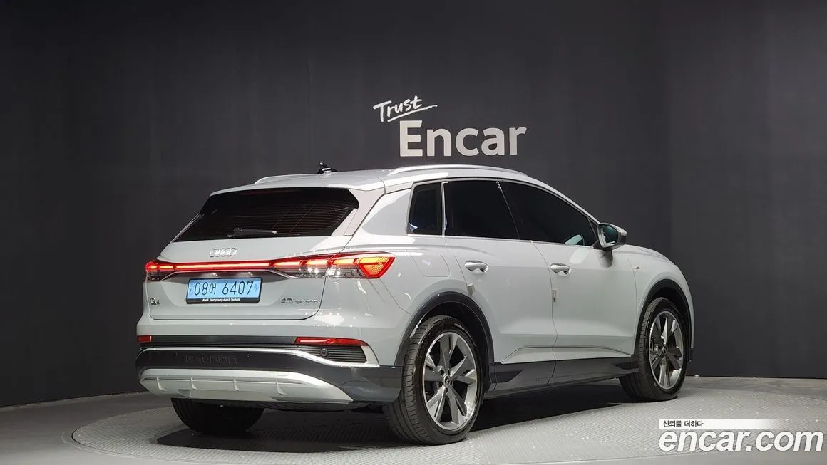 Audi Q4 e-tron — фото 2