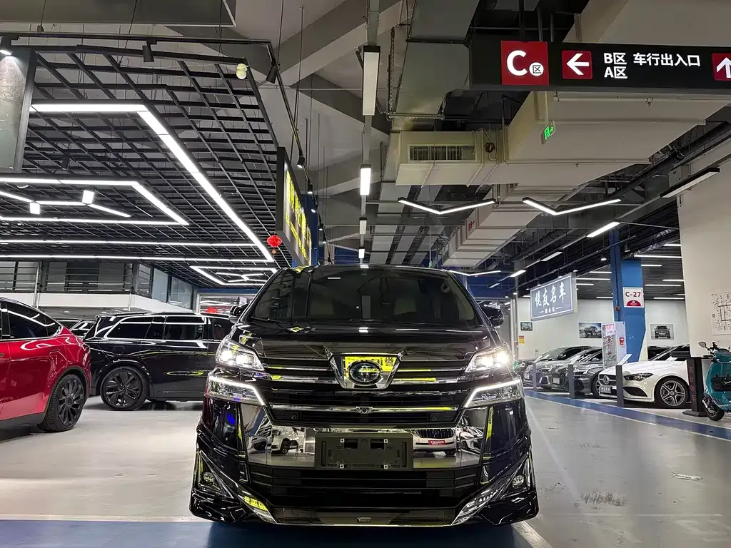 Toyota Vellfire — фото 2