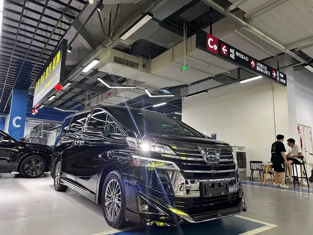 Toyota Vellfire — фото 3