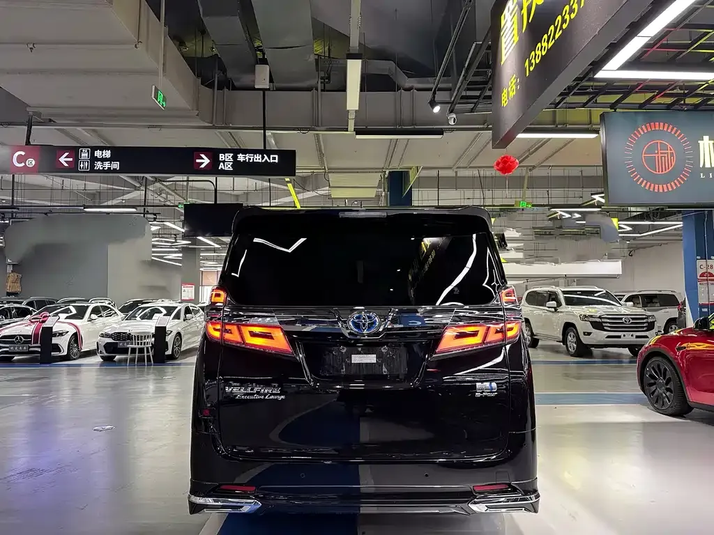 Toyota Vellfire — фото 5