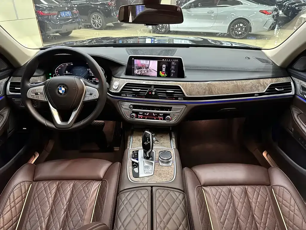 BMW 7 Series — фото 10