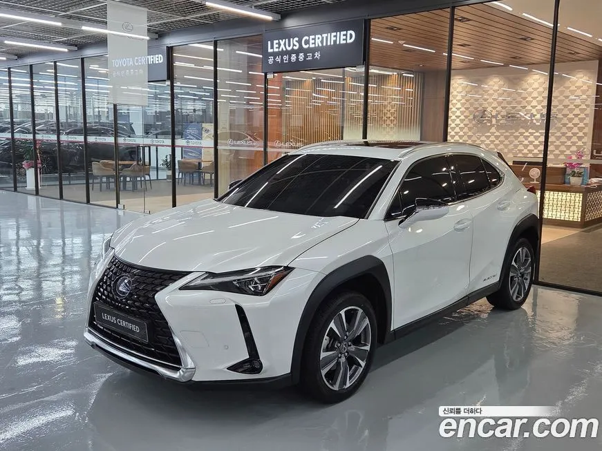 Lexus UX — фото 1