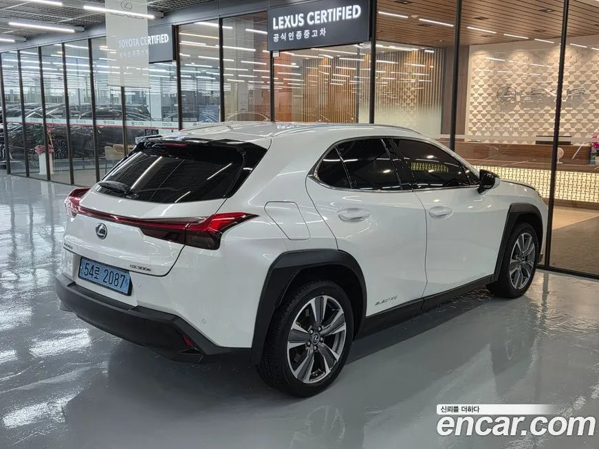 Lexus UX — фото 2