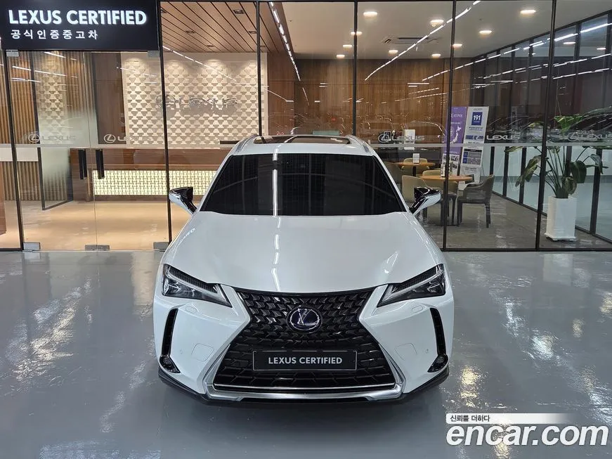 Lexus UX — фото 3