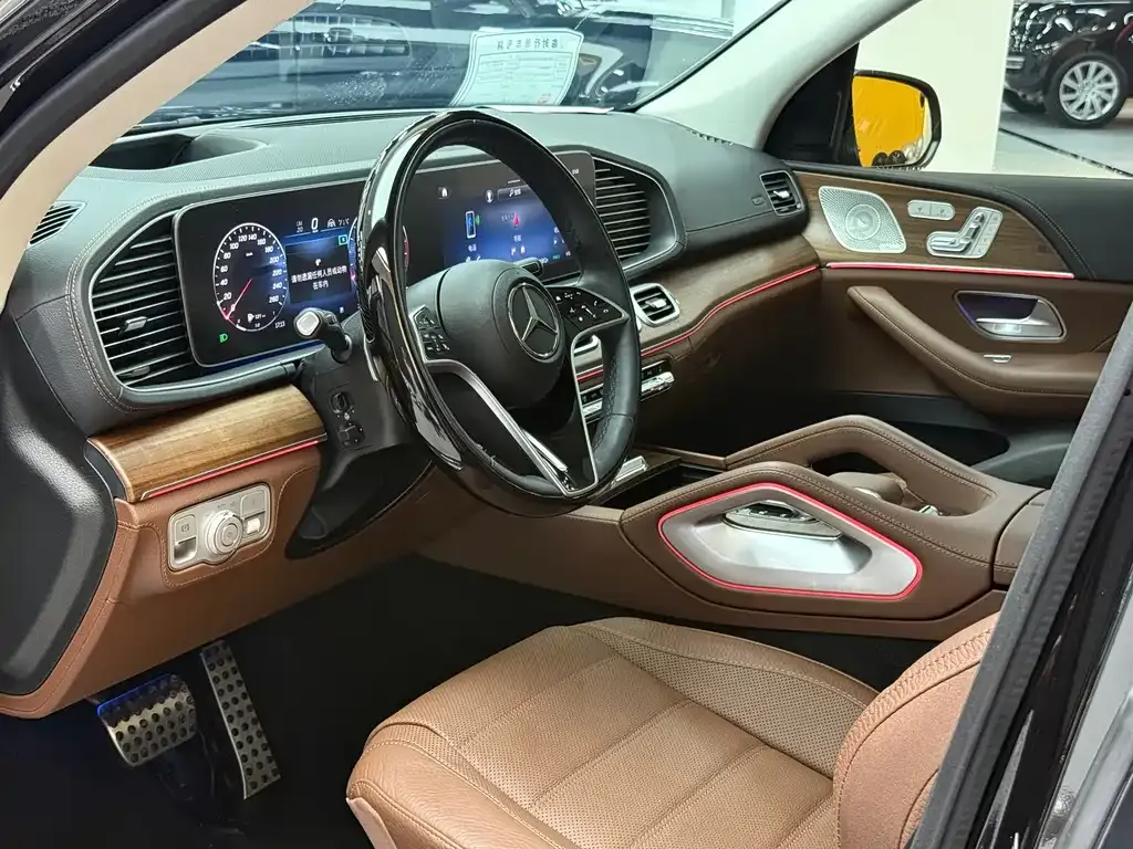 Mercedes-Benz GLS — фото 10