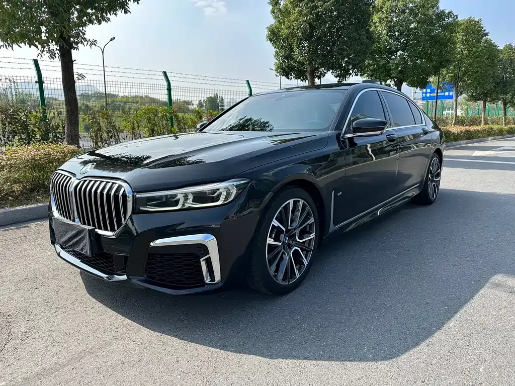 BMW 7 Series — фото 1