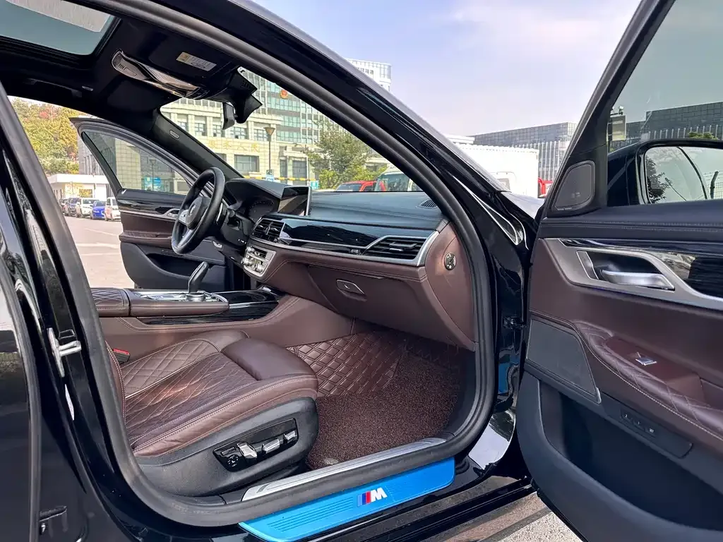 BMW 7 Series — фото 10