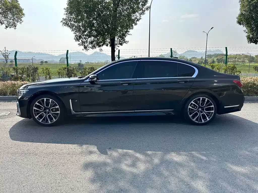 BMW 7 Series — фото 4