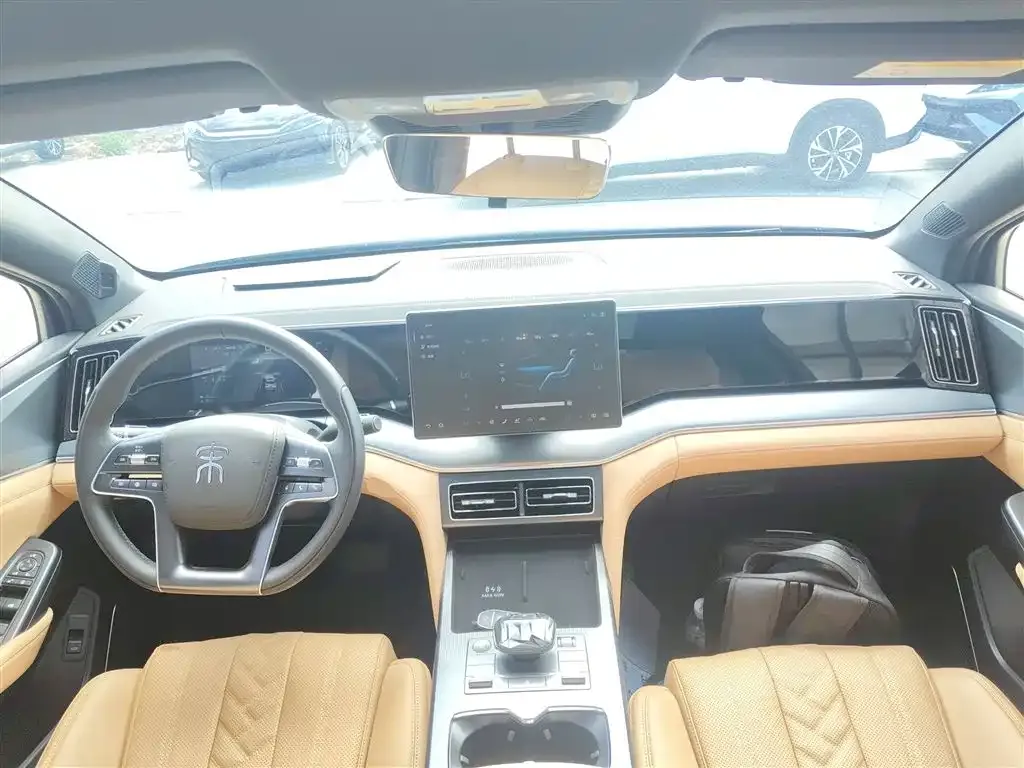 BYD L DM-i — фото 10