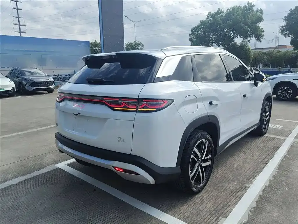 BYD L DM-i — фото 7