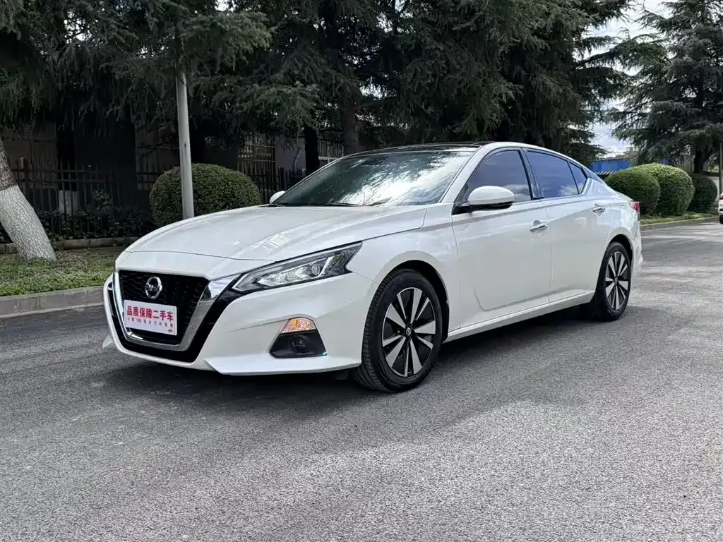 Nissan Teana — фото 1