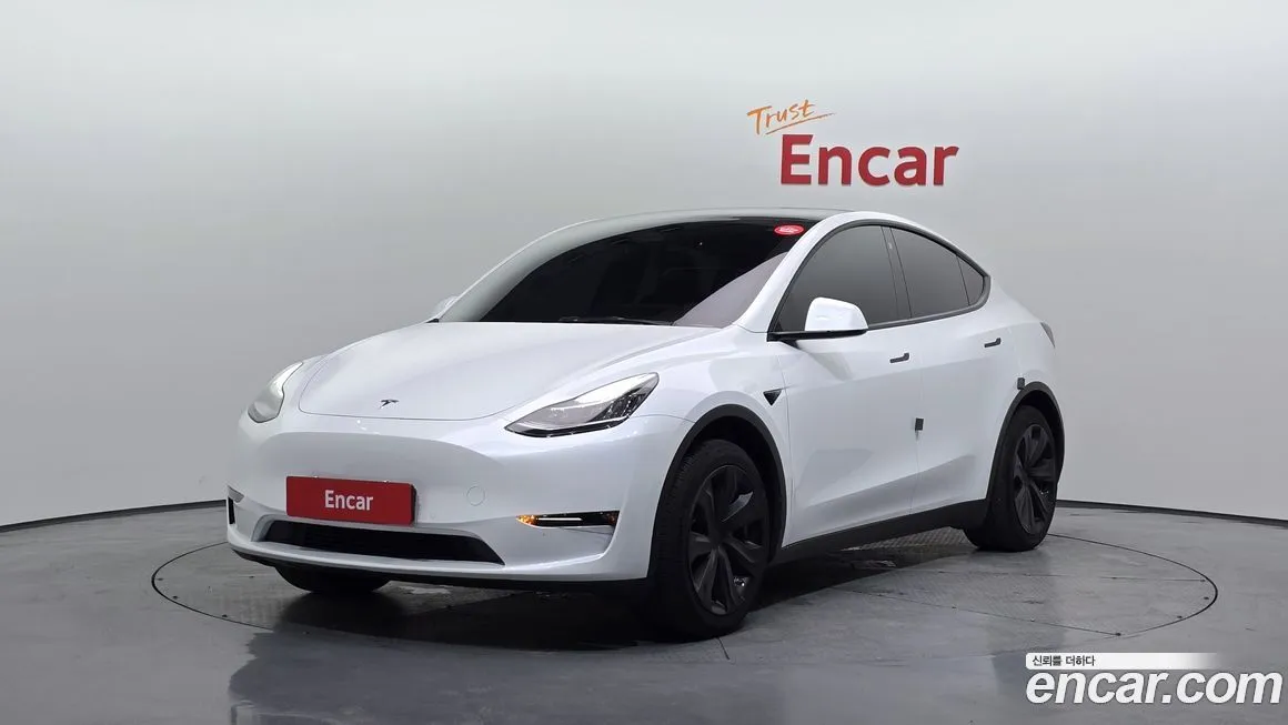 Tesla Model Y — фото 1