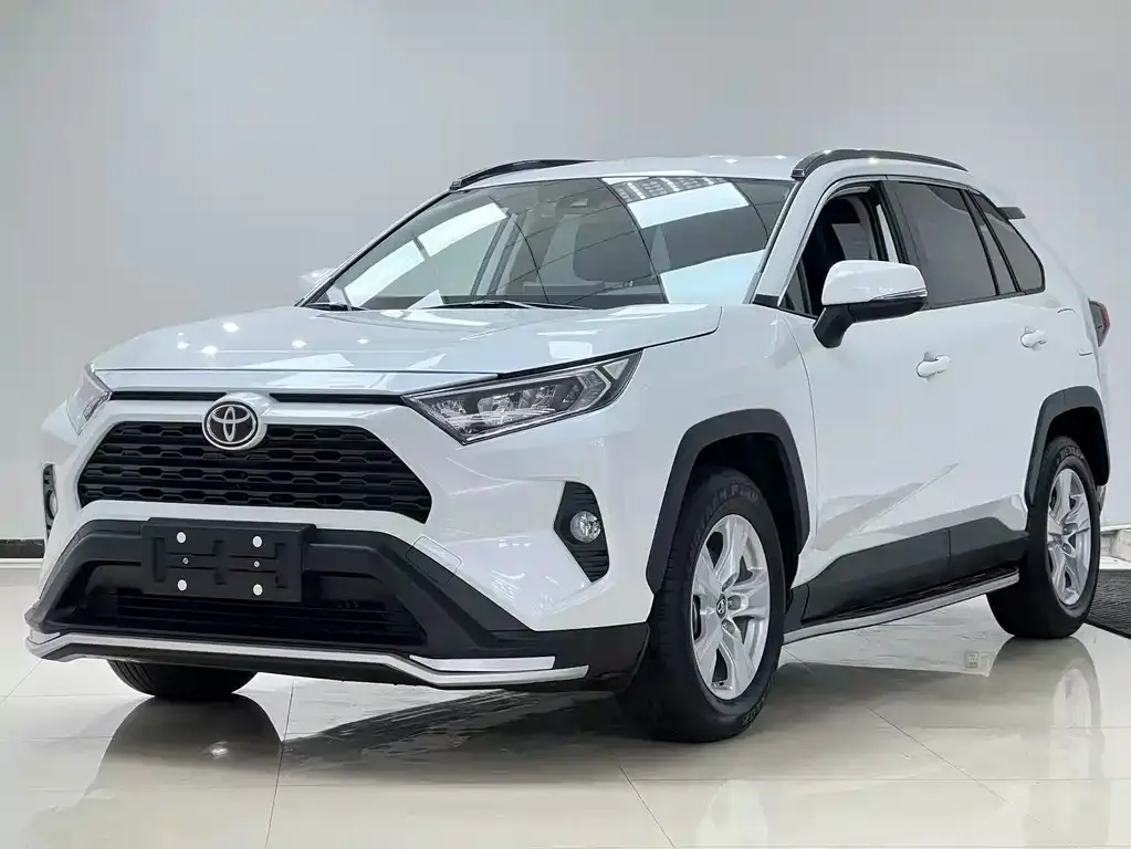 Toyota RAV4 — фото 1