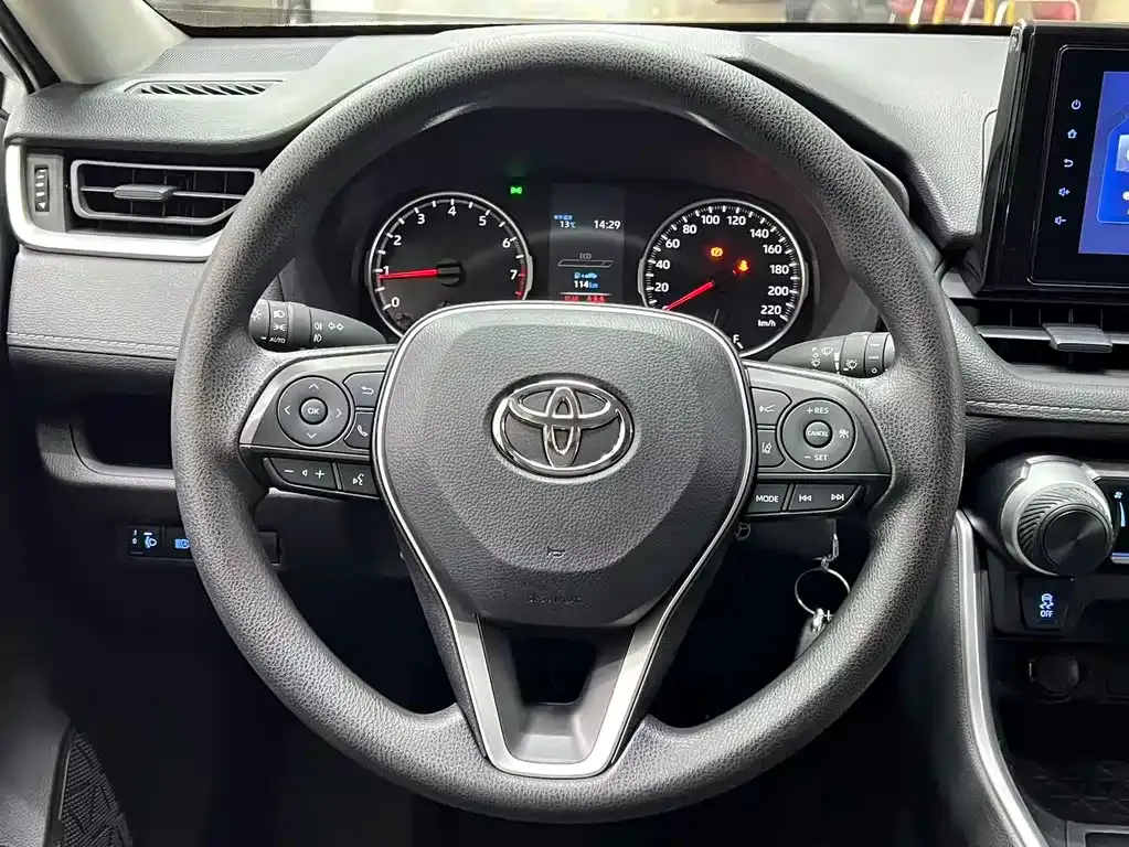 Toyota RAV4 — фото 10