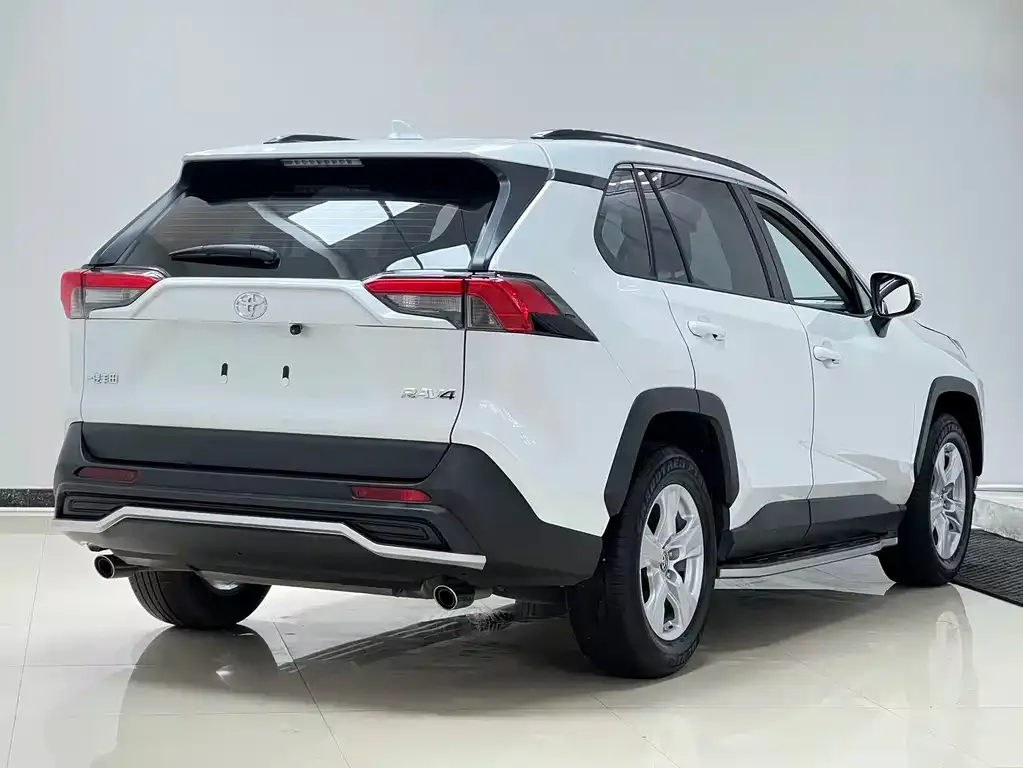 Toyota RAV4 — фото 4