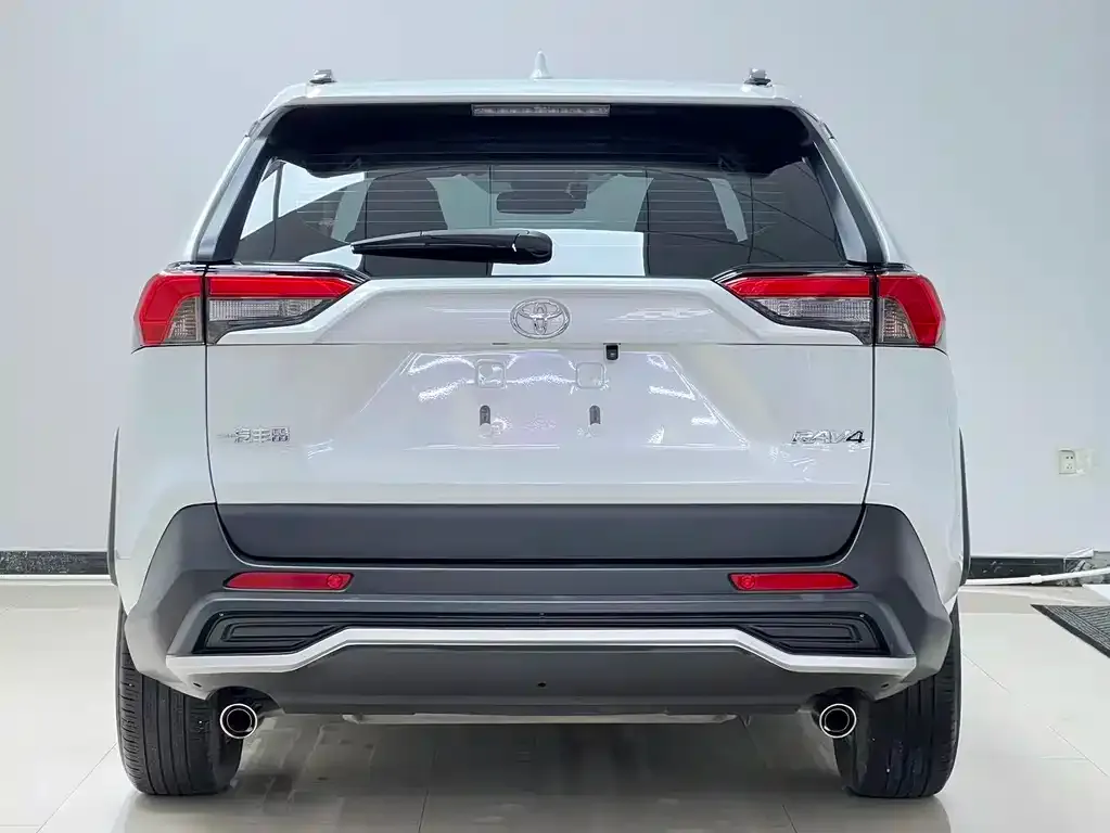 Toyota RAV4 — фото 5