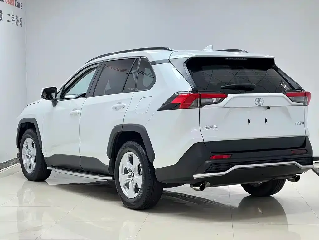 Toyota RAV4 — фото 6