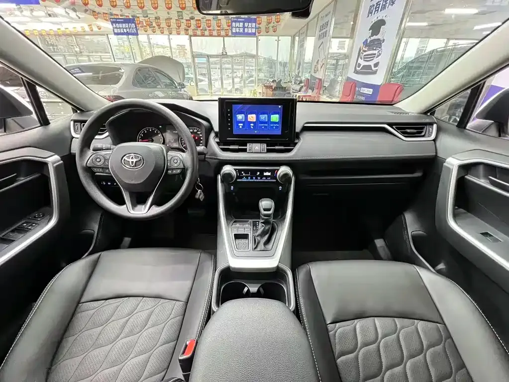 Toyota RAV4 — фото 9