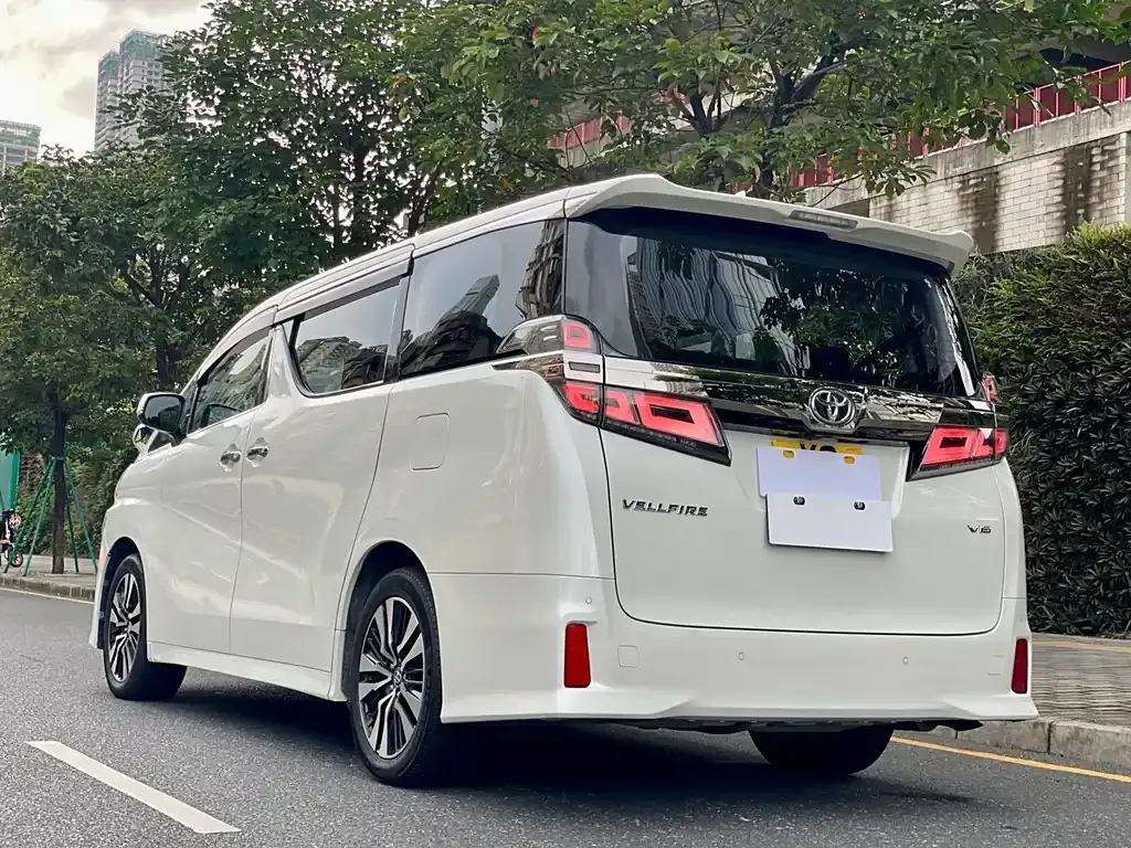 Toyota Vellfire — фото 4
