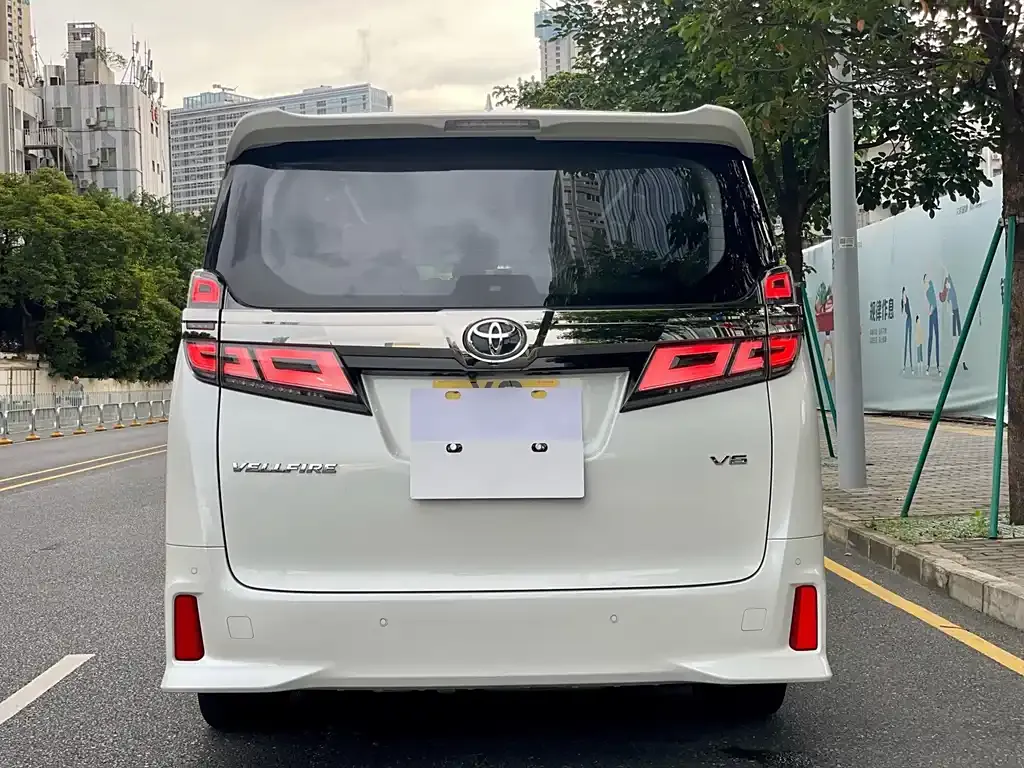 Toyota Vellfire — фото 5