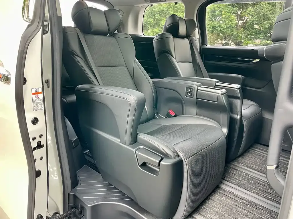 Toyota Vellfire — фото 8