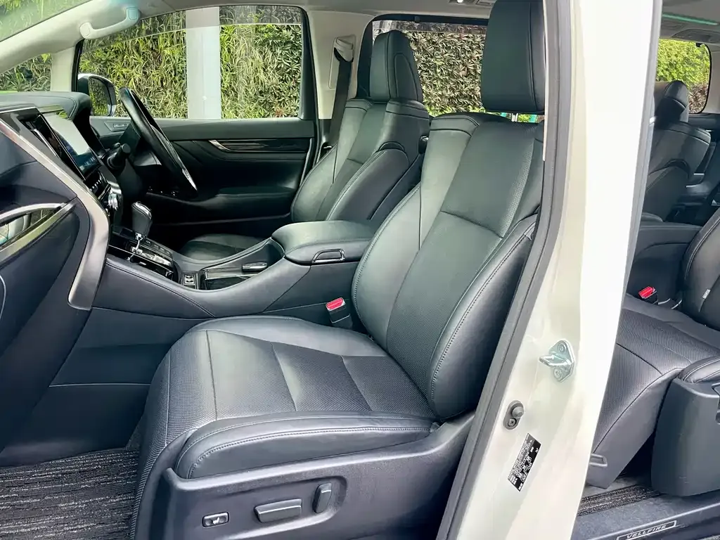 Toyota Vellfire — фото 9