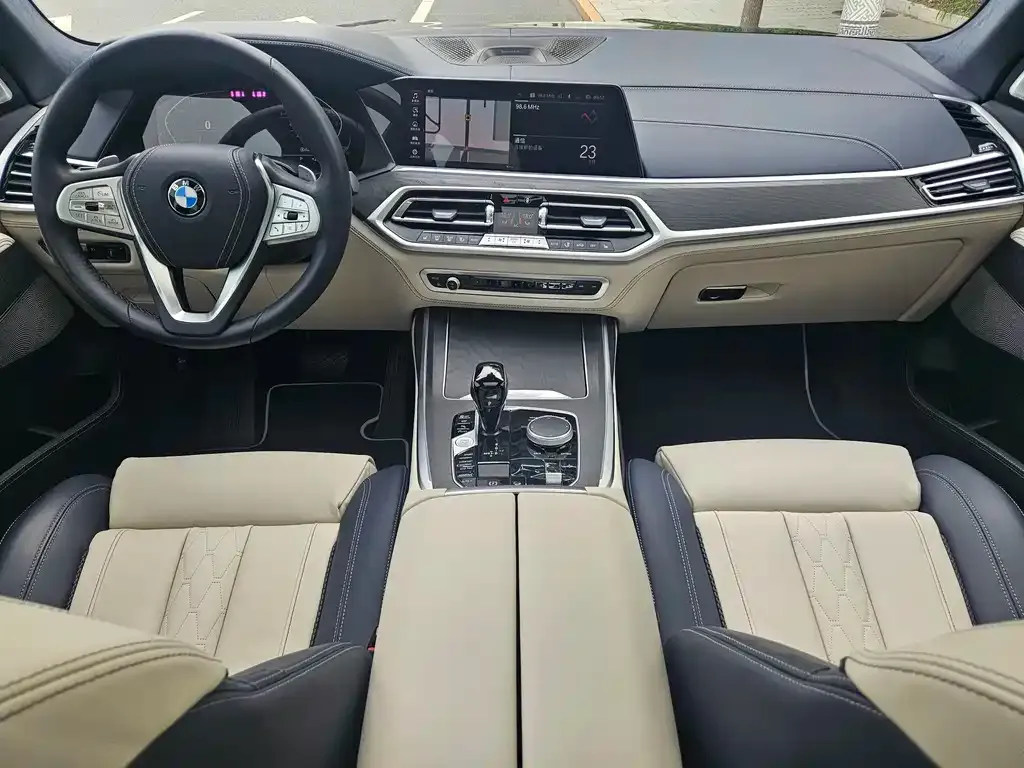 BMW X7 — фото 10