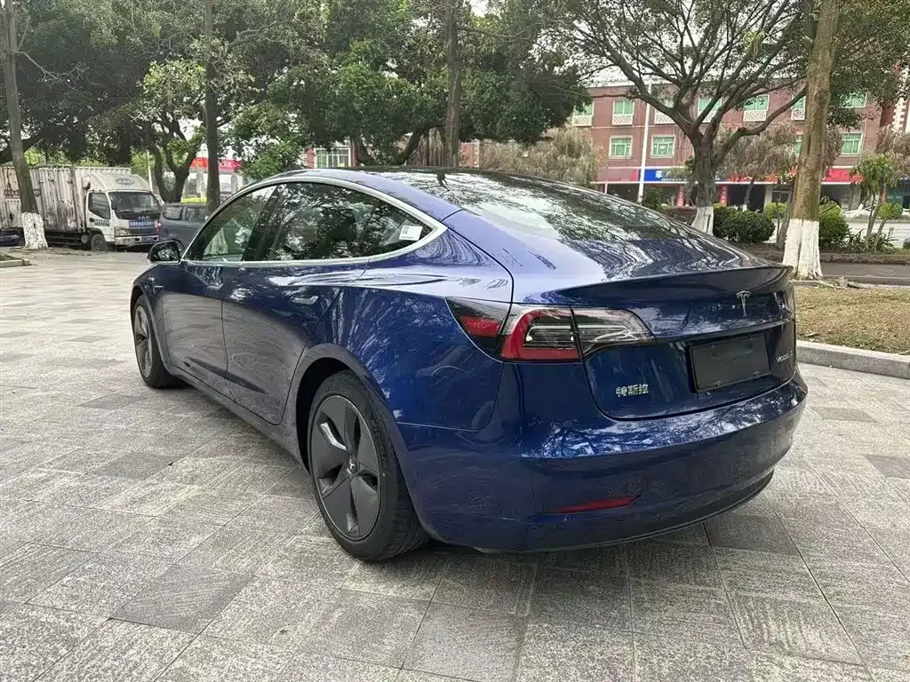 Tesla Model 3 — фото 5