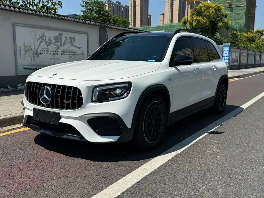 Mercedes-Benz GLB AMG — фото 1