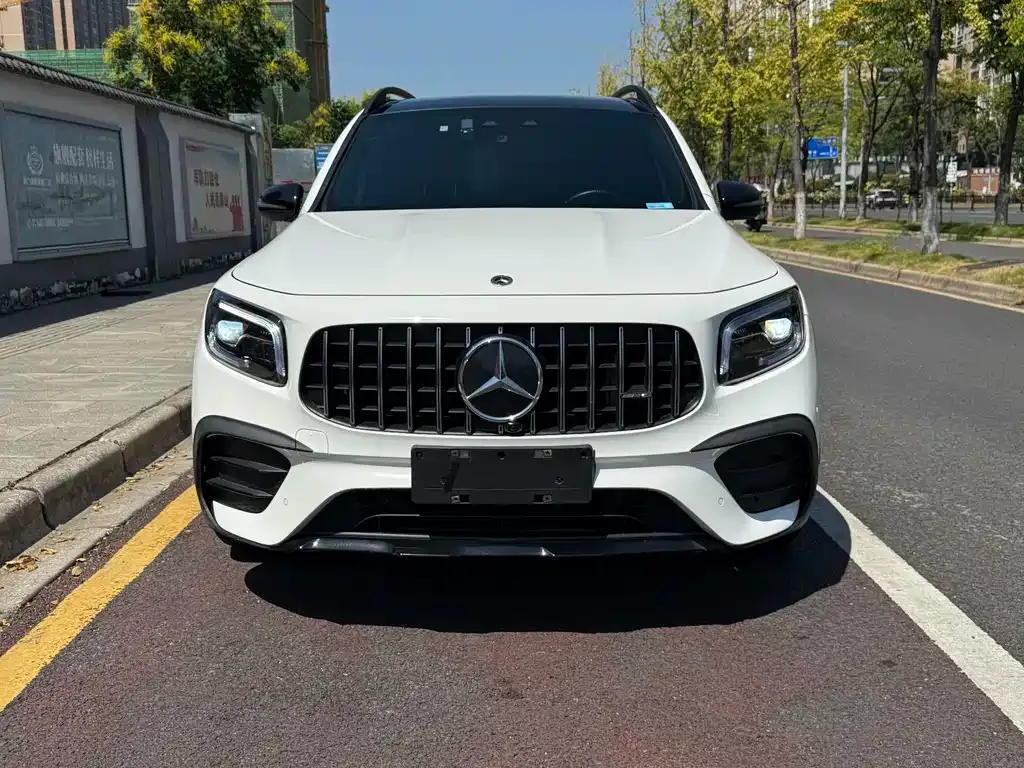 Mercedes-Benz GLB AMG — фото 2