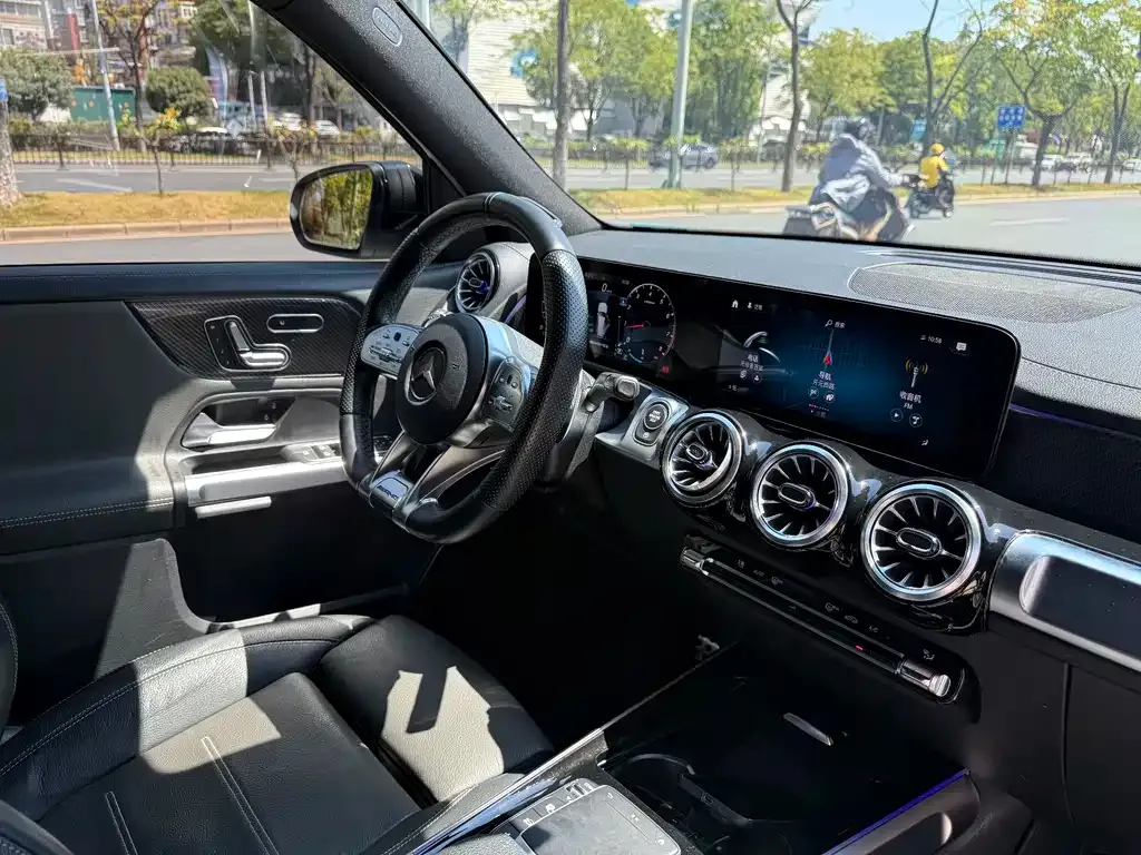 Mercedes-Benz GLB AMG — фото 8