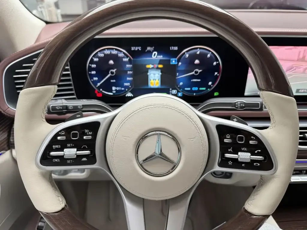 Mercedes-Benz GLS — фото 6
