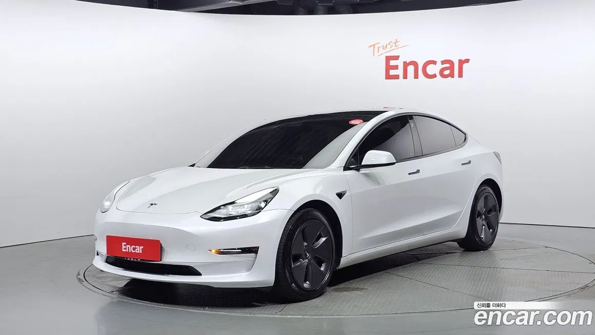 Tesla Model 3 — фото 1