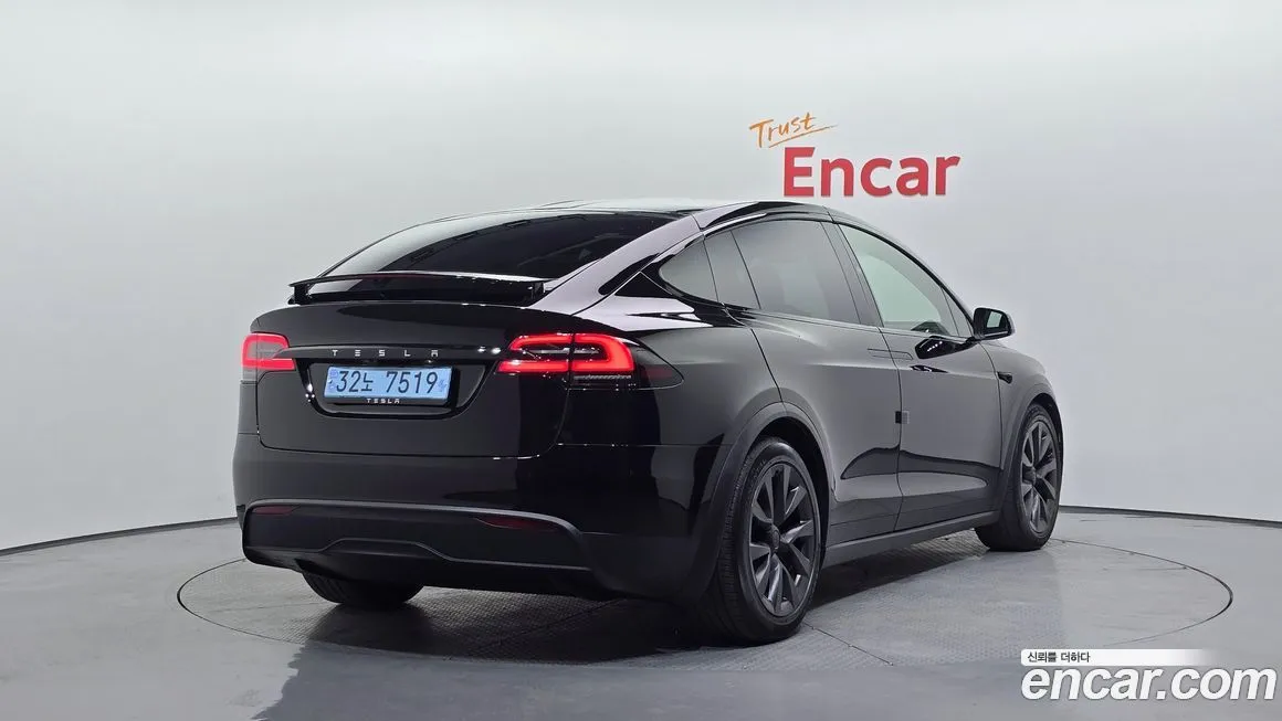 Tesla Model X — фото 2