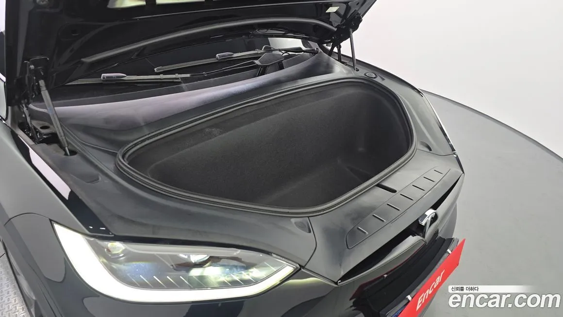 Tesla Model X — фото 6