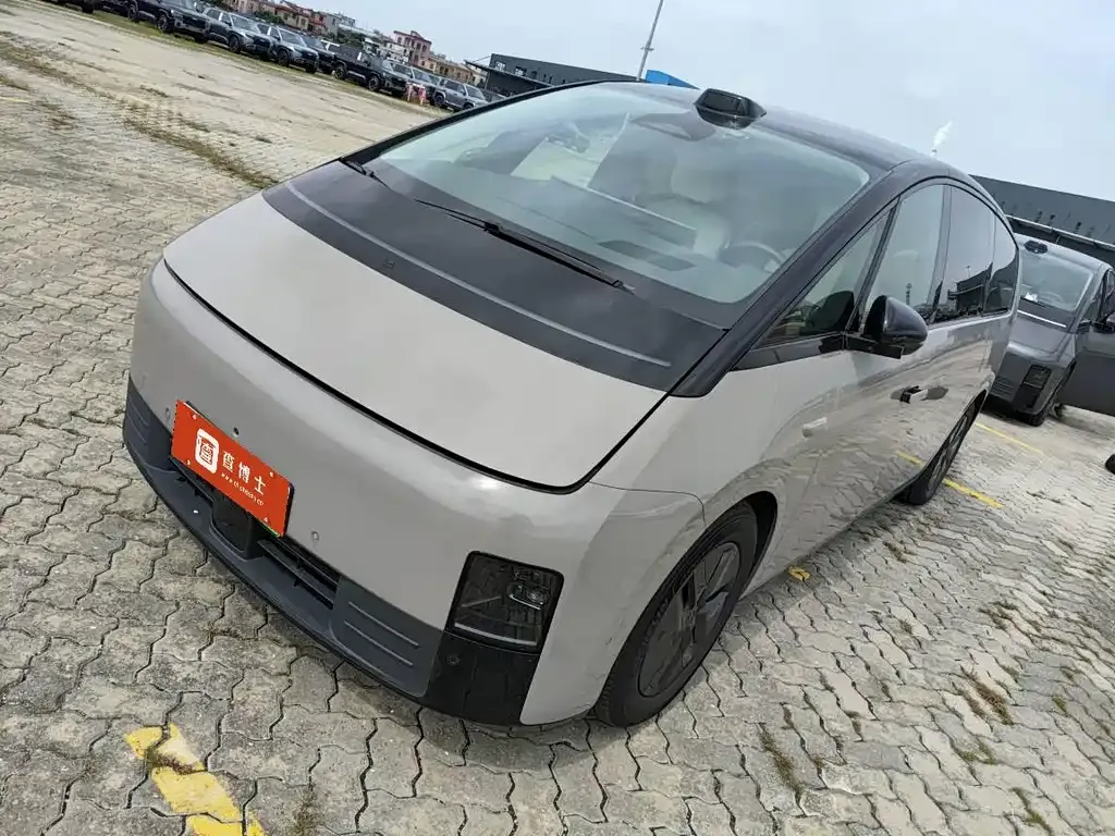 Li Auto MEGA — фото 1