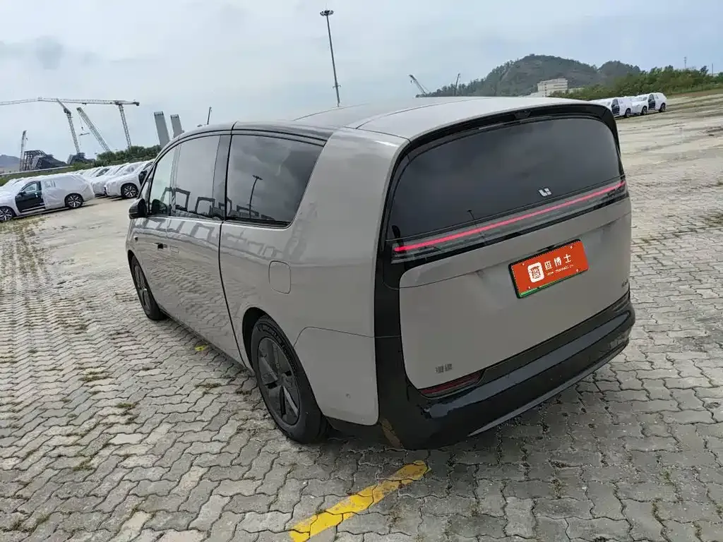 Li Auto MEGA — фото 6