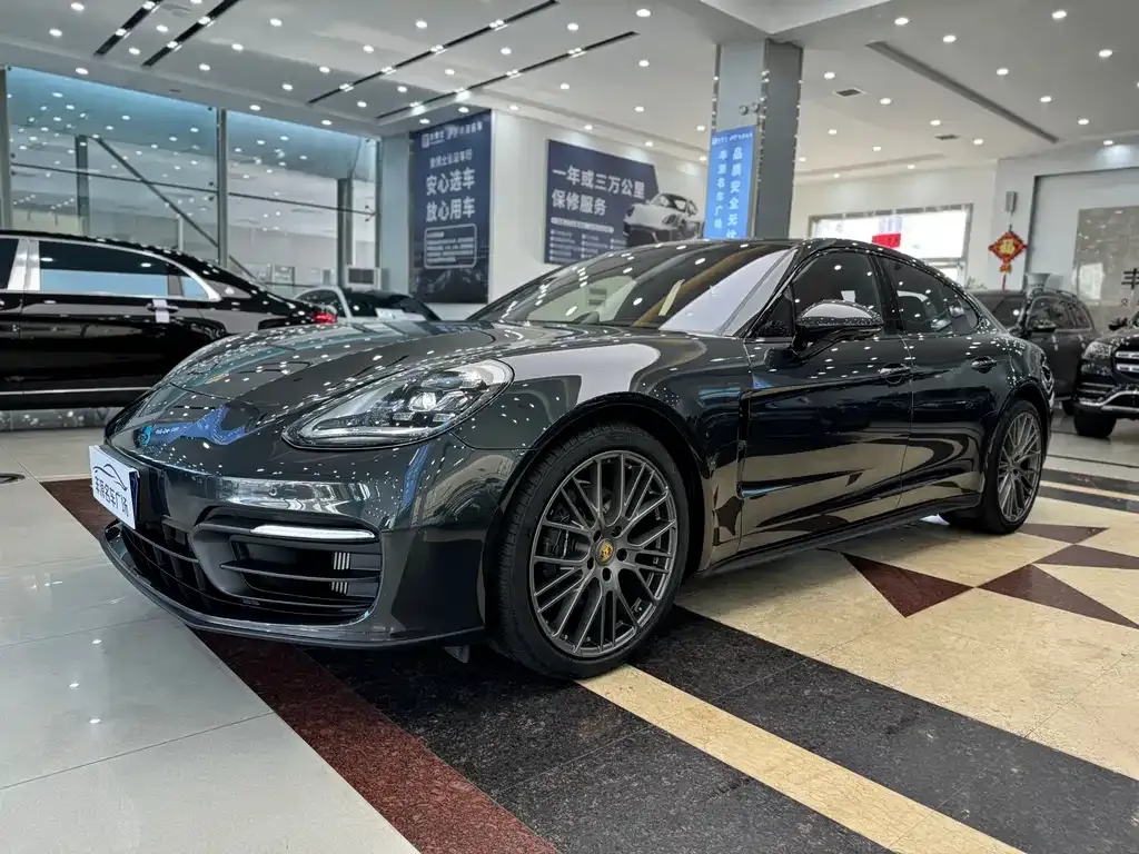 Porsche Panamera — фото 1
