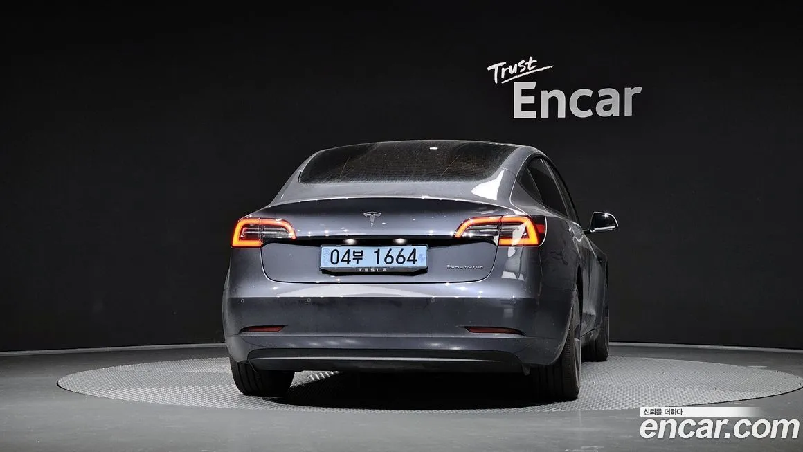 Tesla Model 3 — фото 4
