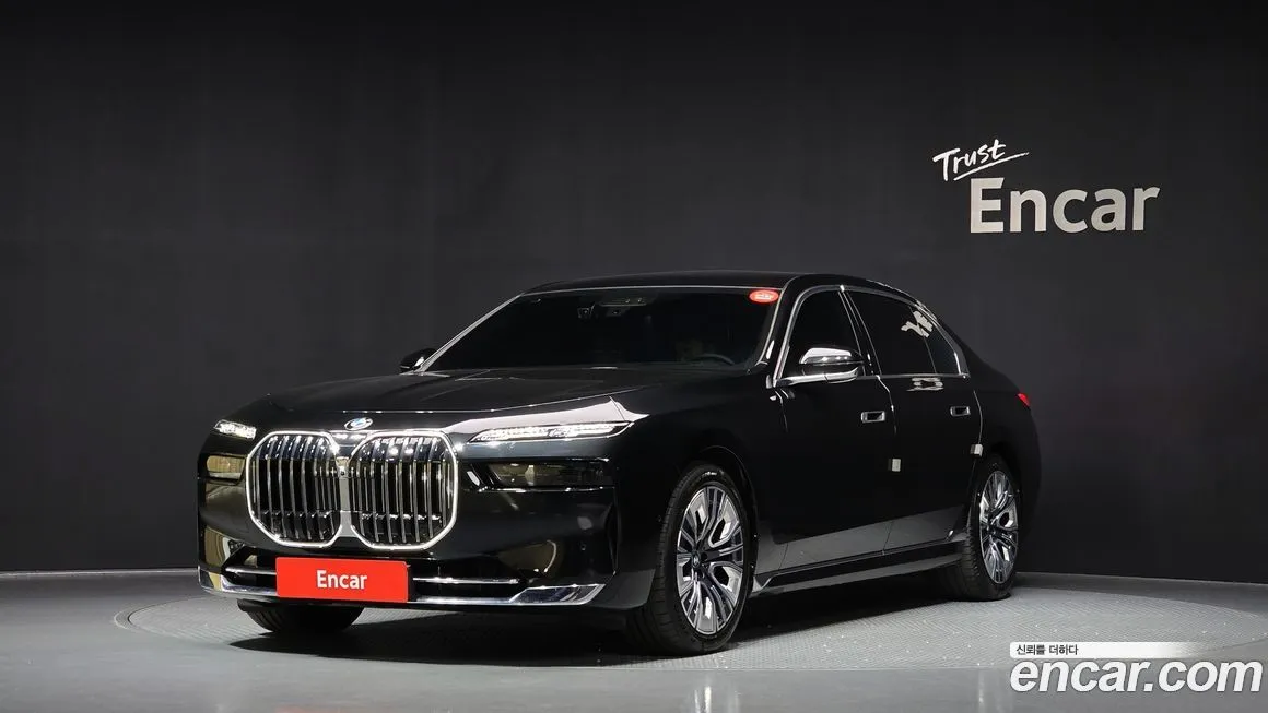 BMW 7-Series — фото 1