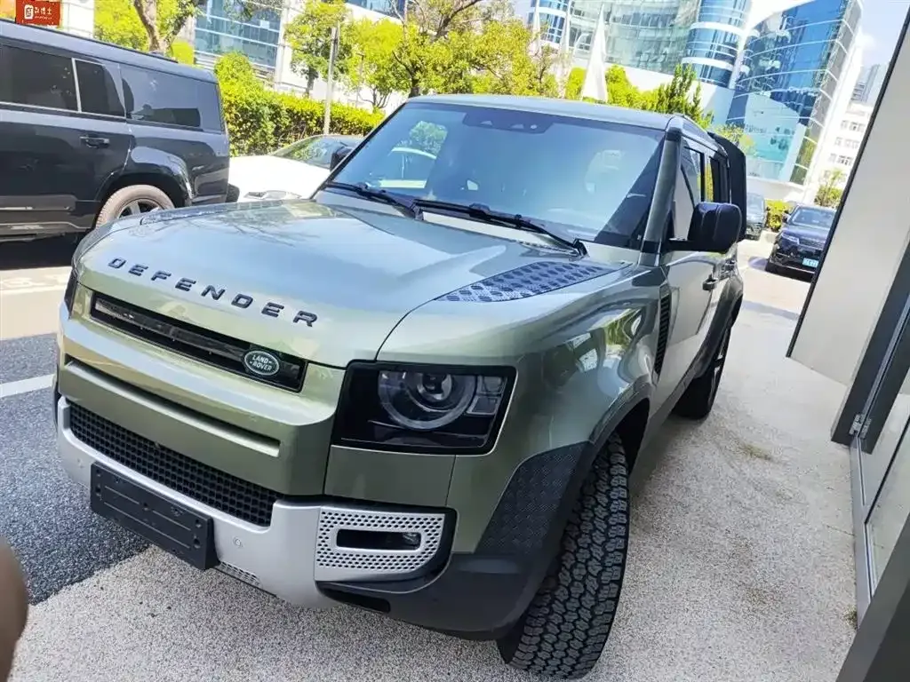 Land Rover Defender — фото 1
