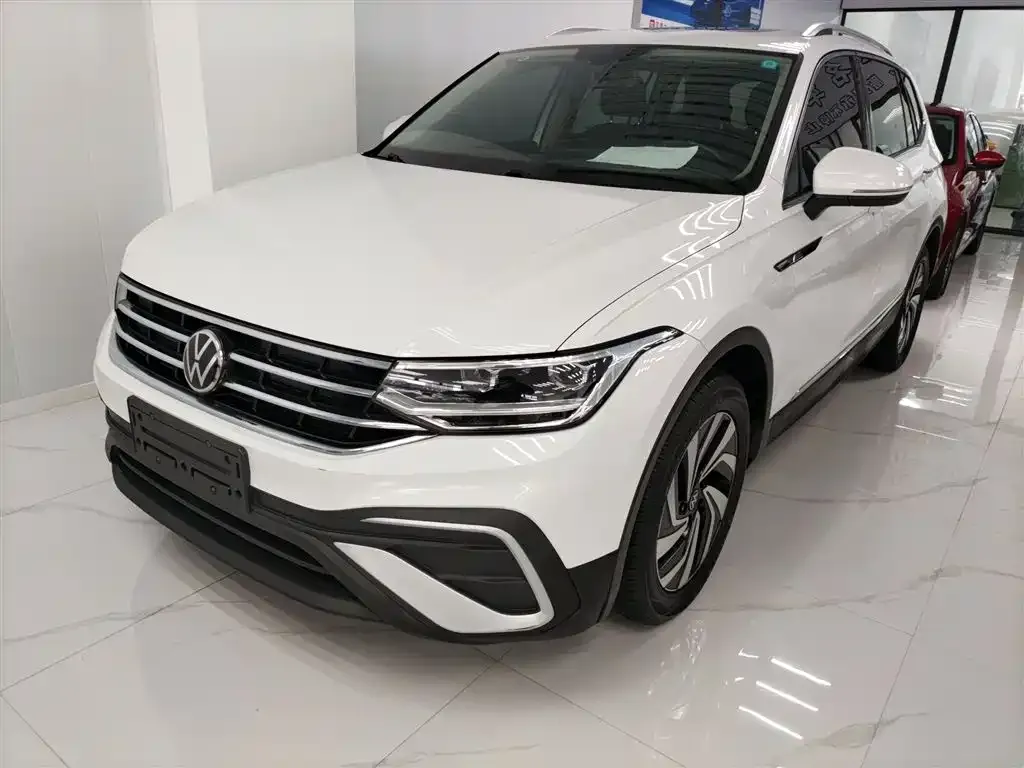 Volkswagen Tiguan L — фото 2