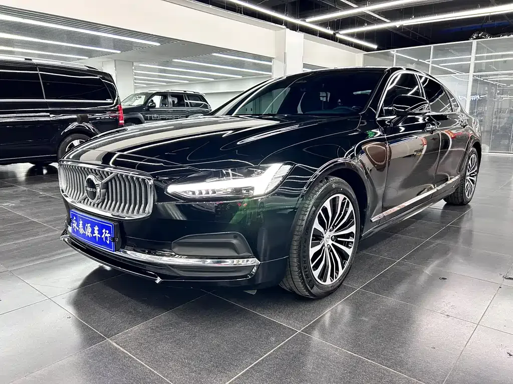 Volvo S90 — фото 1
