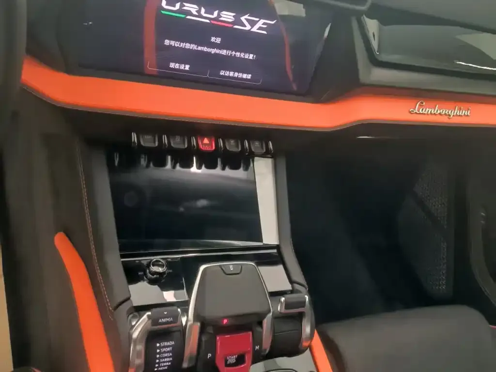 Lamborghini Urus SE — фото 10
