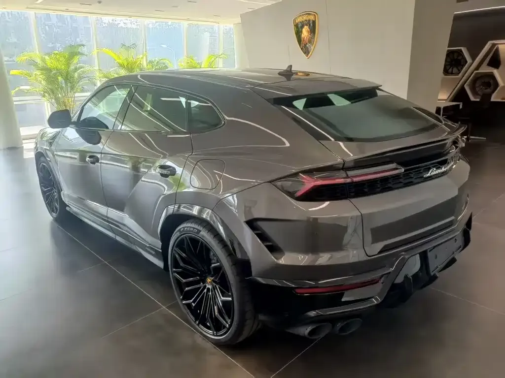 Lamborghini Urus SE — фото 4