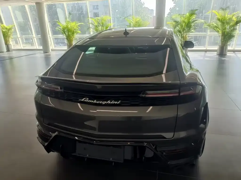 Lamborghini Urus SE — фото 5